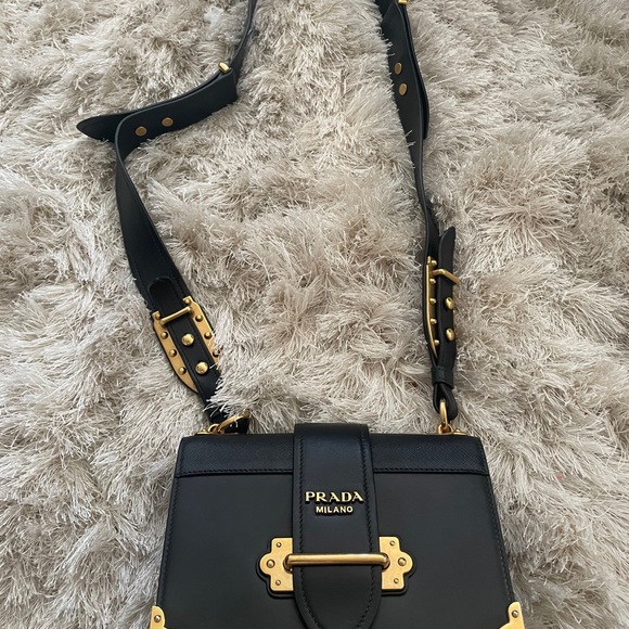 Prada purse - Picture 2 of 6